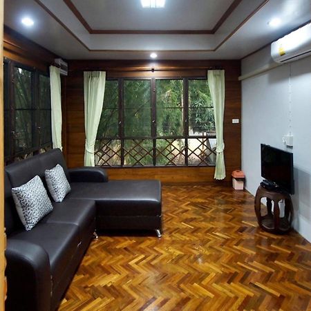 เรือนสารภี Daire Phrae Dış mekan fotoğraf